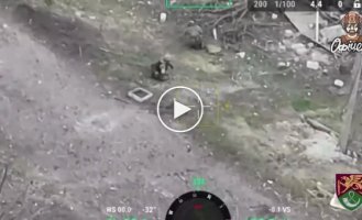 Во время броска гранаты российский военный получил ранение и подорвался на ней