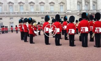 Оркестр Букингемского дворца исполнил главную тему из Игры Престолов