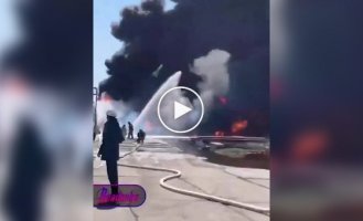 В Омске горят нефтяные резервуары