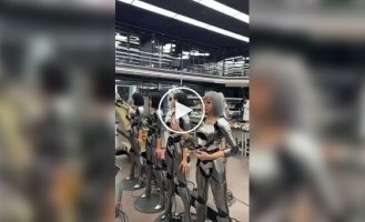 Массовое производство роботов на заводе в Китае