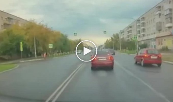 В Каменске-Уральском автомобилистка сбила пенсионерку с внучкой