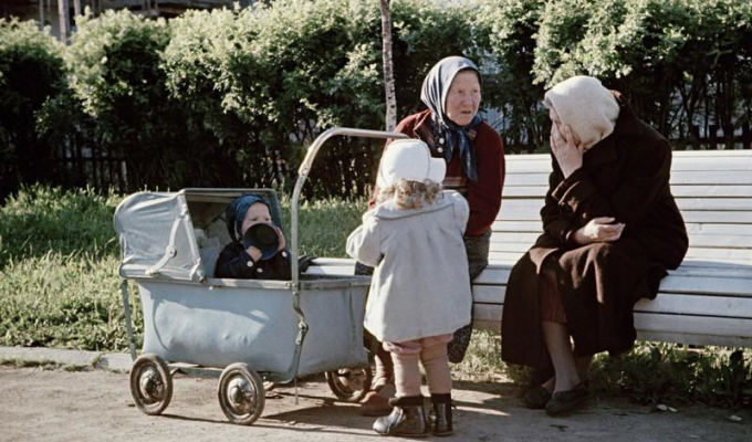 Цветные фото повседневной жизни в СССР 1950-х (22 фото)