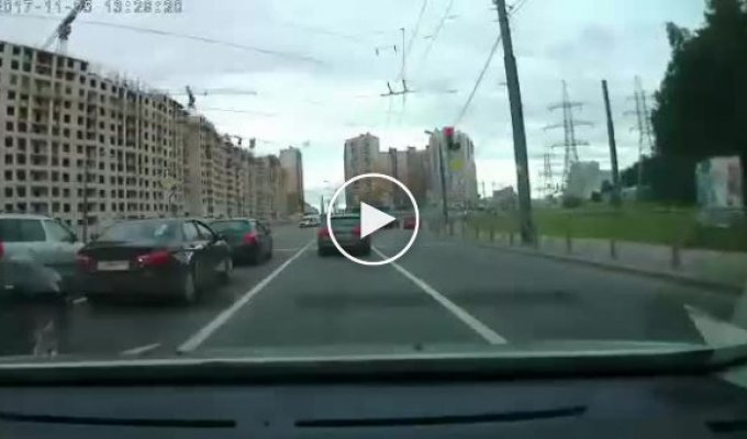 Пугливый водитель устроил ДТП в Санкт-Петербурге