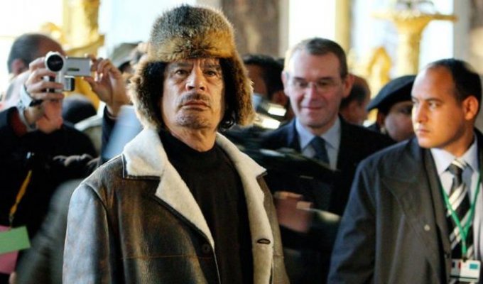 Импозантный Муамар Каддафи (18 фотографий)