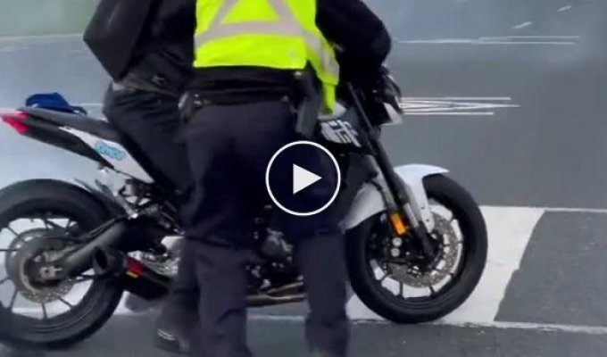 Противостояние. Полицейский против мотоциклиста