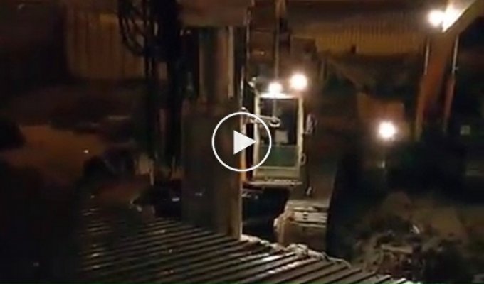 Застройщик станции метро Героев Днепра продолжает бить сваи в землю