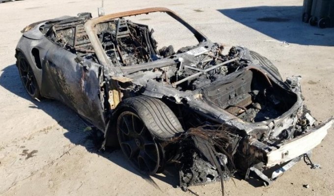 Останки сгоревшего Porsche выставили на продажу (8 фото)