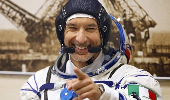 Итальянский космонавт провел первый в мире DJ-сет из космоса