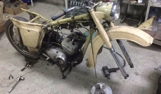 Восстановление старого мотоцикла Иж Юпитер-2 (22 фото)