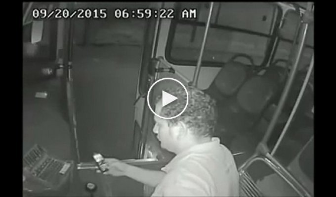 Парень-инвалид пришел на помощь водителю автобуса