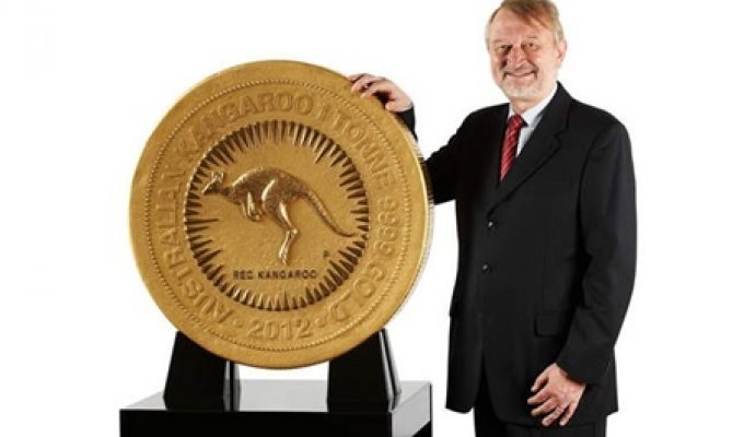 В Австралии отлили самую большую в мире монету из золота весом в тонну (3 фото)