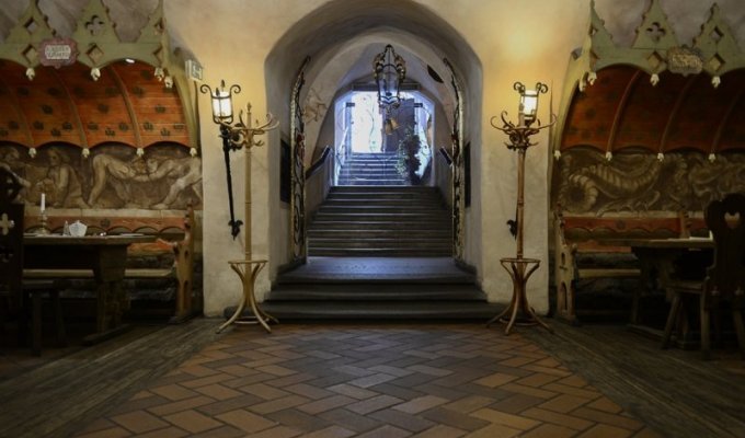 Загляните в старейший ресторан Европы, в котором принимают гостей уже более 700 лет (7 фото)