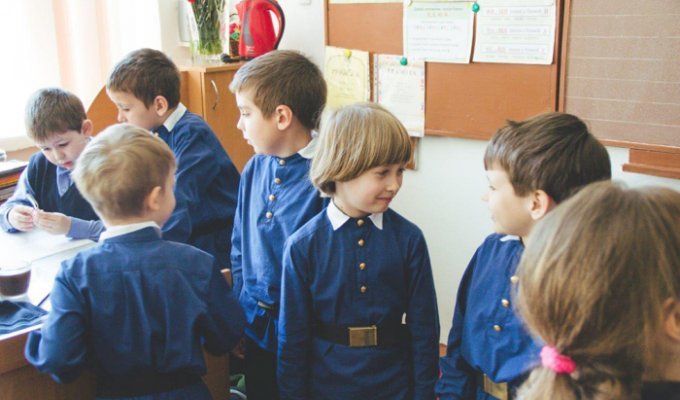 Школьников Севастополя предлагают одеть в форму эпохи царской России (6 фото)