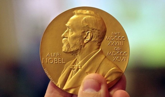 Герои или подлецы — кому достаётся Нобелевская премия (10 фото)