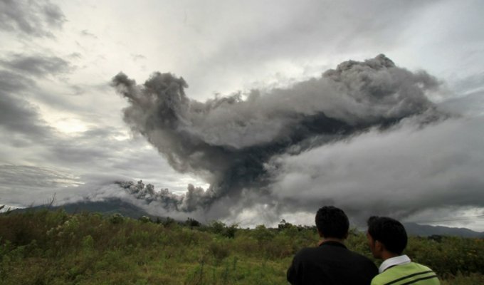 Извержение вулкана Синабунг (Часть 2)