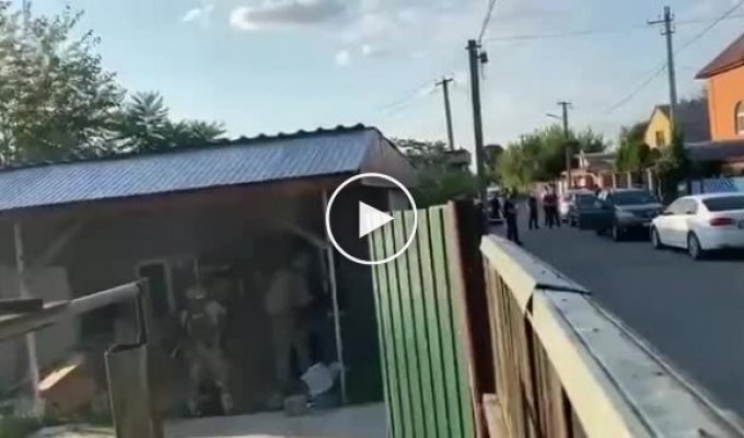 Под Киевом мужчина поджег дом бывшей жены и угрожал гранатой