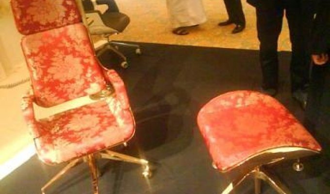 В Дубаях продают кресло за 65000 долларов