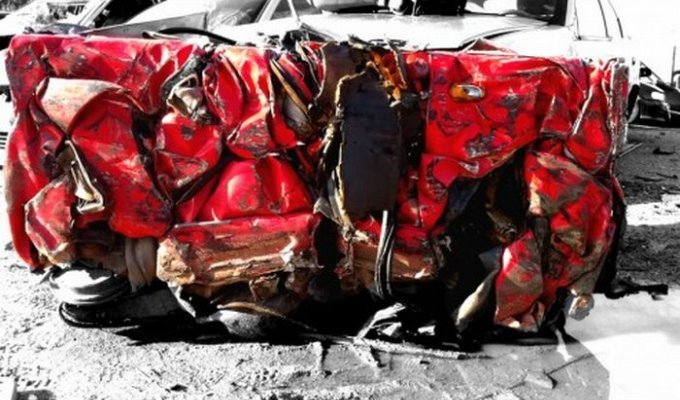 Столик из Ferrari (12 фото)