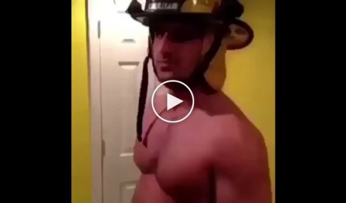 Проверка пожарного шлема на пустоту в голове