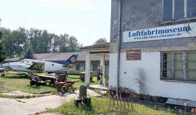 Небольшой частный авиамузей на окраине аэродрома Рехлин-Лерц (ФРГ (57 фото)