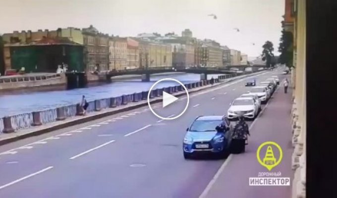 В Петербурге мотоциклист сбил собой пешехода и погиб