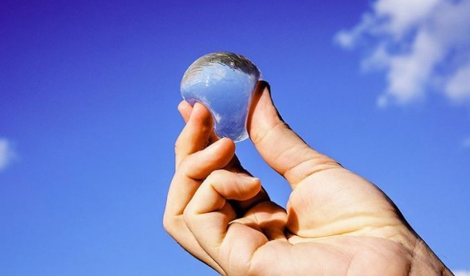 «Водяные пузыри» Ooho могут стать заменой пластиковой бутылке (7 фото)
