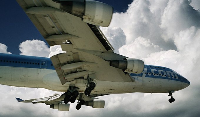 Махо Бич: Экстрим-отдых под крылом самолета (13 фото)