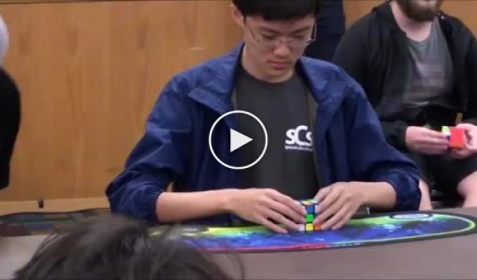 Кореец установил новый мировой рекорд сборки кубика Рубика