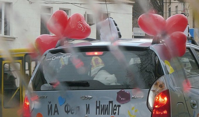 Парад love-мобилей в Севастополе 13.02.2011 (11 фото)