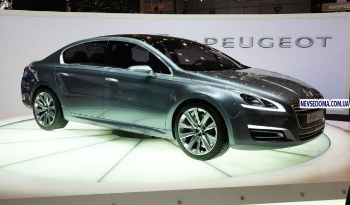 Peugeot представил новый седан представительского класса (10 фото)