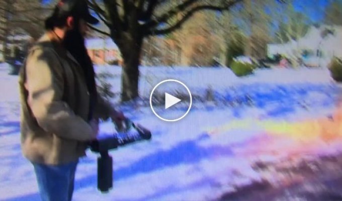 Американец огнеметом расчистил дорожки от снега