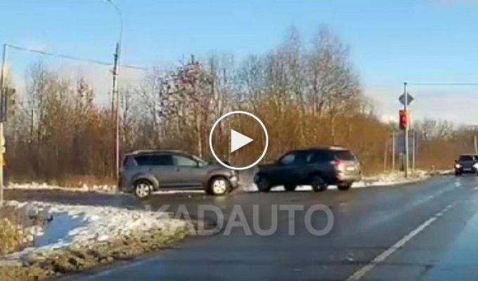 «Отличная» траектория для поворота. ДТП на перекрёстке в Калининграде