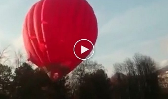 В Пятигорске воздушный шар столкнулся с деревом