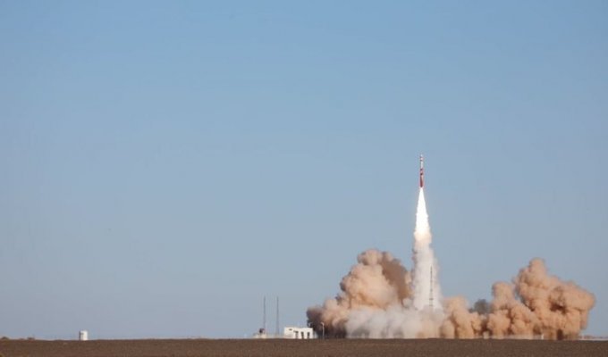 Запуск первой китайской ракеты, созданной частной компанией, провалился (2 фото)