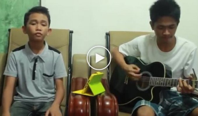 Этот филиппинский мальчик поет лучше, чем многие известные певцы