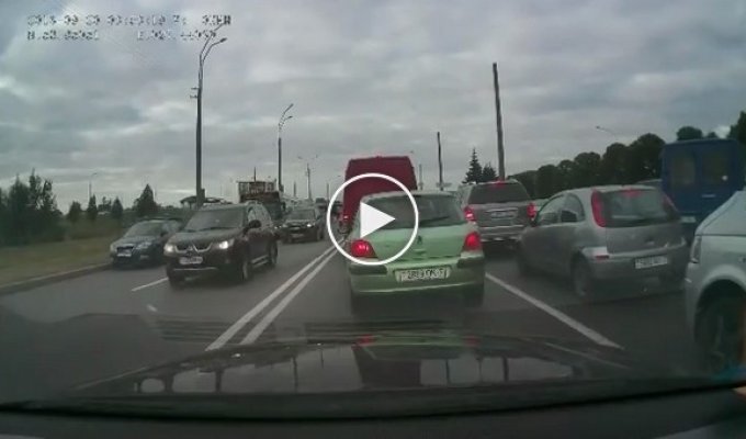 В Минске BMW подлетел в воздух