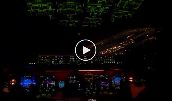 Ночной заход самолетов на посадку с видом из кабины пилотов. Посадка в Йоханесбурге, ЮАР