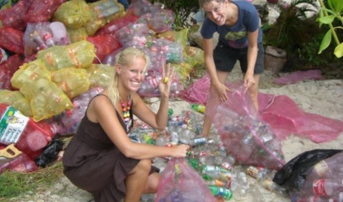 Остров из пластиковых бутылок (34 фото)