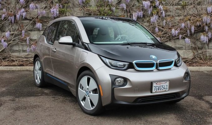 Владельцы электрических BMW в шоке от стоимости замены аккумулятора (3 фото)