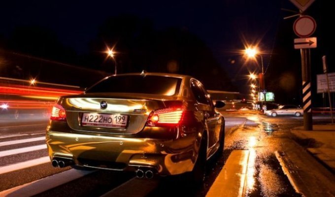  Позолоченный BMW из Москвы (11 фото)