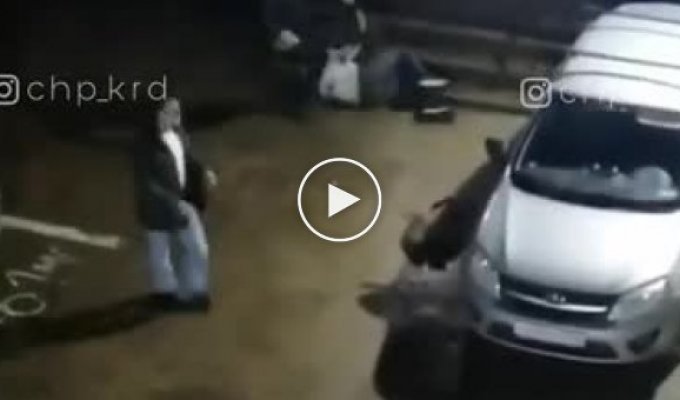 В Краснодаре в новогоднюю ночь нетрезвый пассажир избил таксиста (мат)