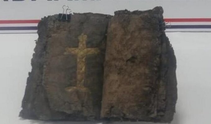 В Турции найдена Библия, возраст которой 1200 лет (4 фото)