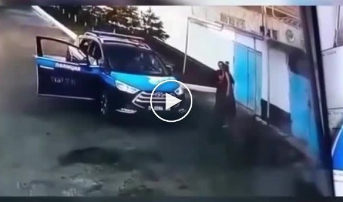 Заключенный попрощался с девушкой и сбежал из-под носа полицейских в Таразе