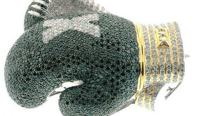 Боксерские перчатки с бриллиантами (3 фото)