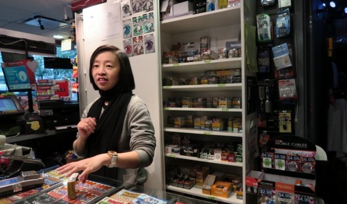 Суровая торговля сигаретами в Канаде (7 фото)