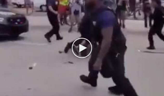Массовые драки с полицейскими в Майами