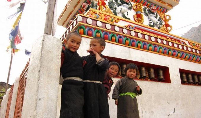 Буддистский монастырь в Непале (26 фото)