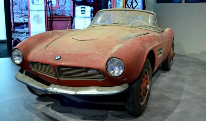 Компания BMW закончила реставрацию родстера Элвиса Пресли (39 фото)