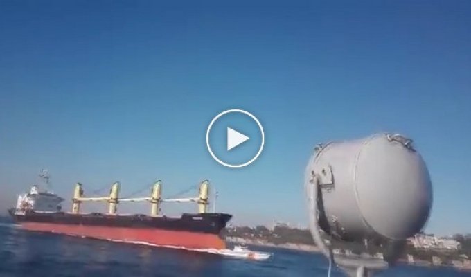 Российский сухогруз протаранил катер турецкой береговой охраны