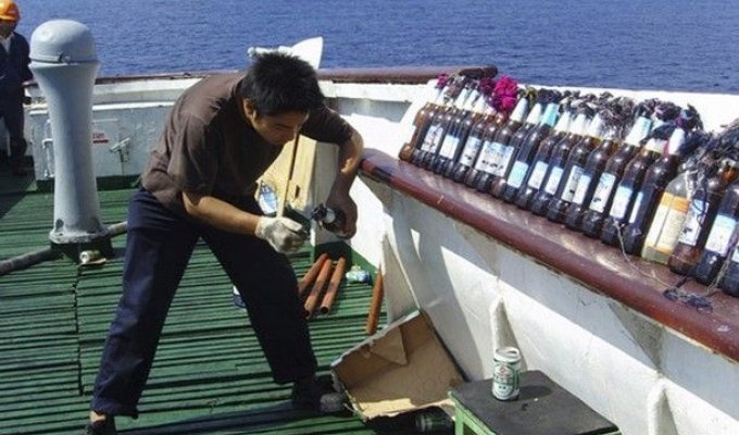  Китайские моряки против сомалийских пиратов (6 фото)